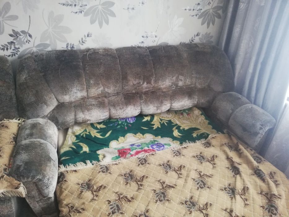 Диван с креслом в нормальном состоянии