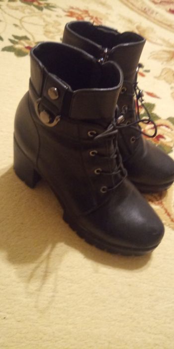 Полусапожки женские
Размер 39-40
В отличном состоянии
Цена: 80 тыс