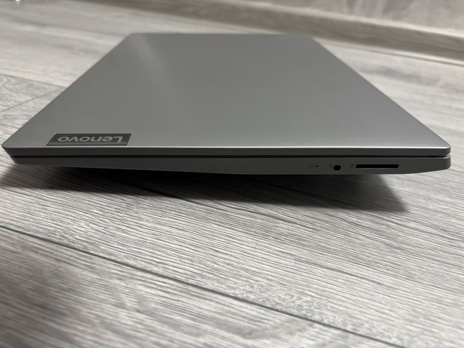 Laptop Lenovo IdeaPad S145-15IKB i5 SSD 256GB cu încărcător