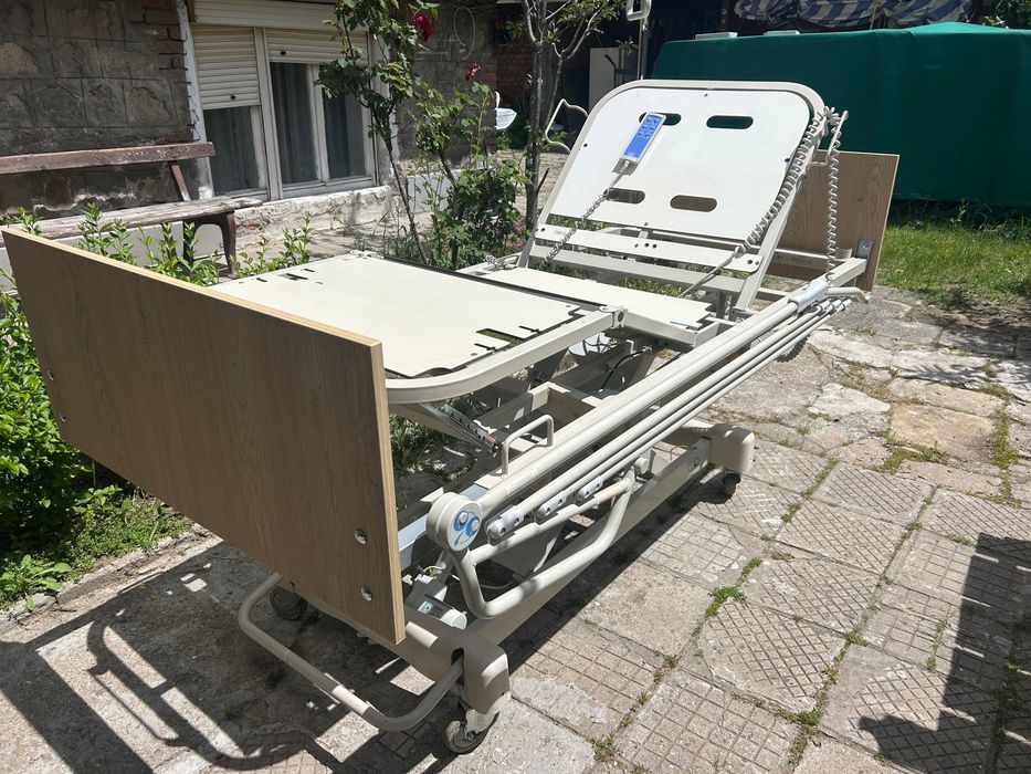 Швейцарско  висококачествено Електрическо болнично легло c нов матрак