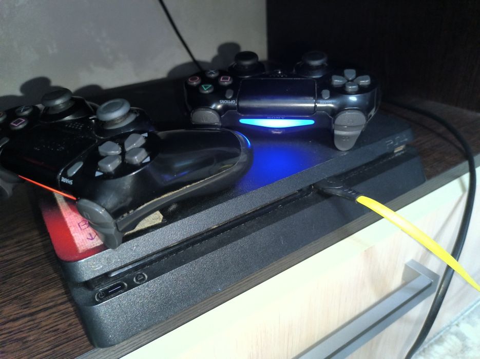 Продам Playstation 4 slim 1 tb