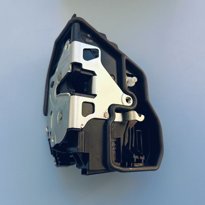 Брава предна врата BMW E81 E87 E82 F20 E90 F30 F32 F33 E60 F10 и др