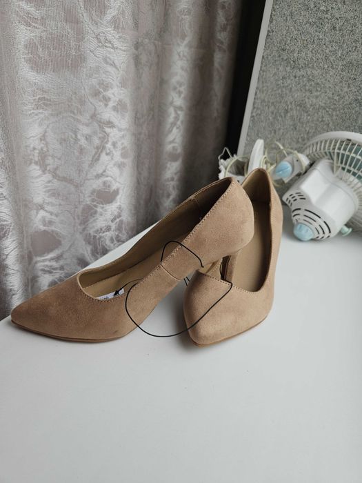 Продам замшевые туфли