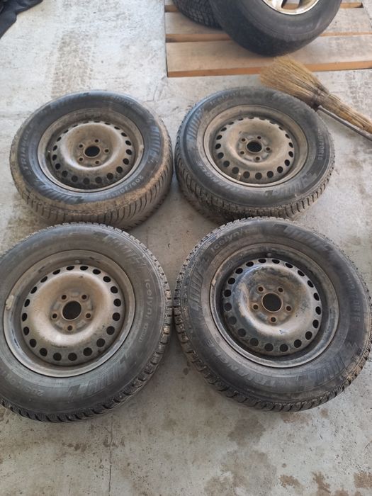 Продам Резину на Дисках 205/ 70 R15