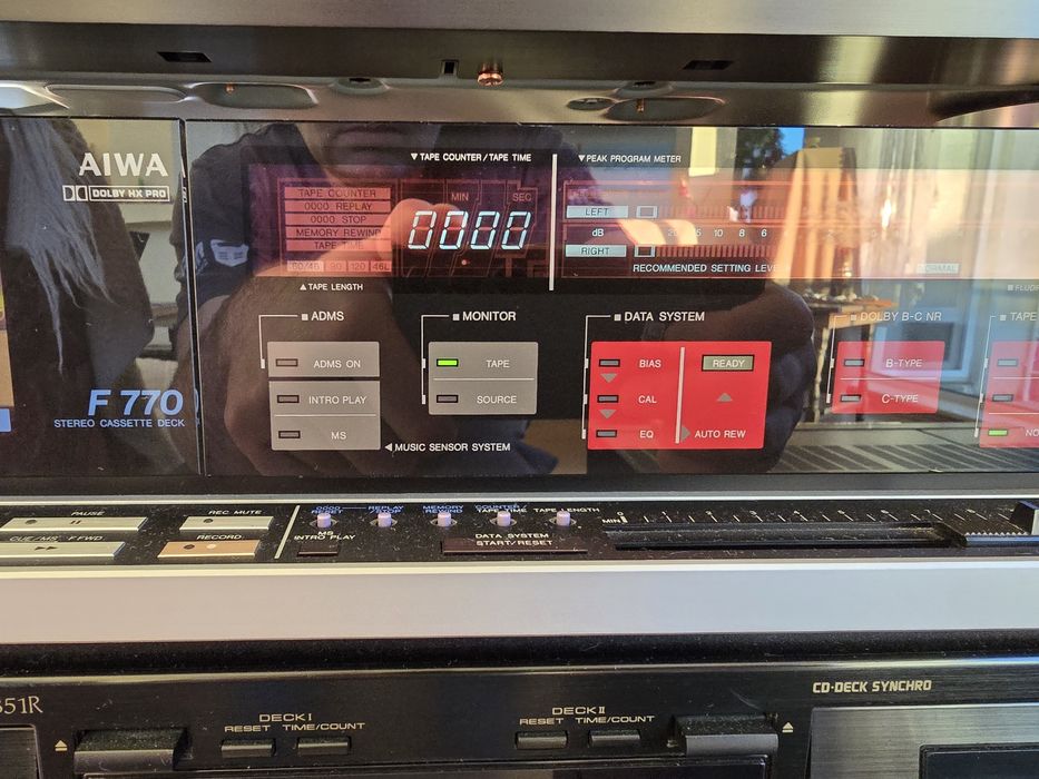 Продавам дек AIWA F770.