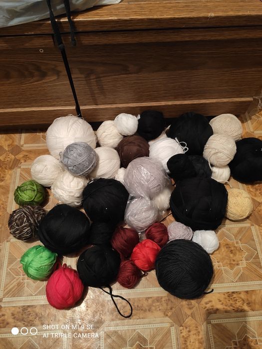 Продам шерстяные нитки для вязания 15 кг