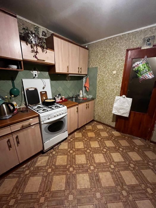 Продам 4 комн квартиру.