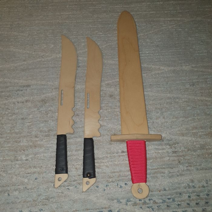 Деревянное игрушечное оружие