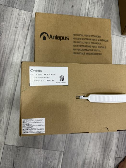 Sistem de supraveghere + video recorder , sigilate !