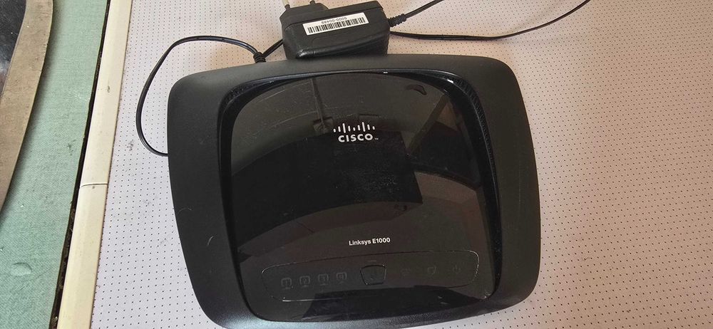 Linksys E1000 Wireless‑N рутер – 2.4 GHz, до 300 Mbps