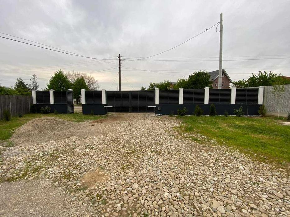 Garduri si porti din panouri stil jaluzele si alte modele disponibile