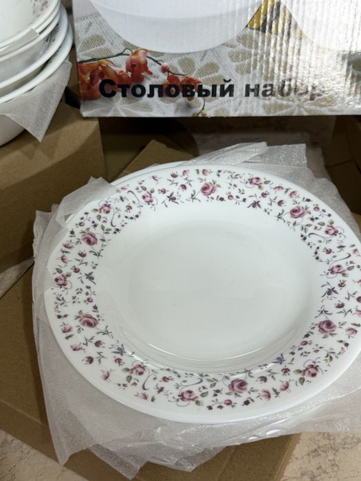 Столовый набор посуды.