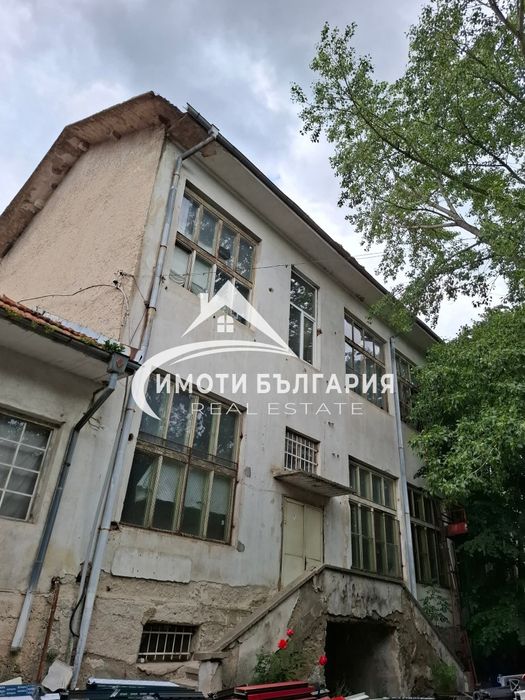 Бизнес имот 3 341 дка. в гр.Карлово