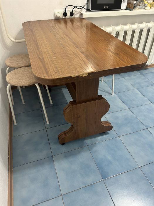 Отдам стол кухонный