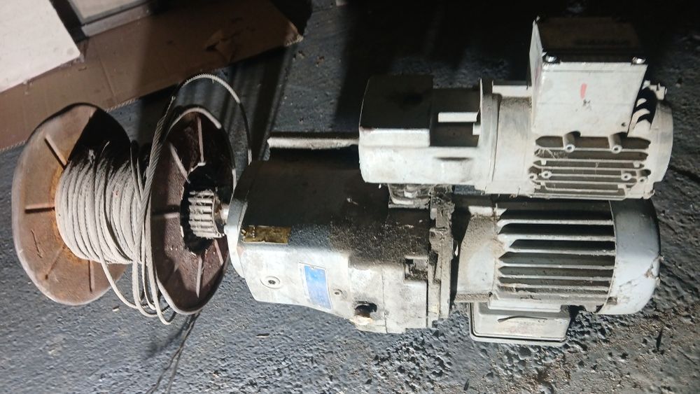 De vânzare  motor cu reductor.