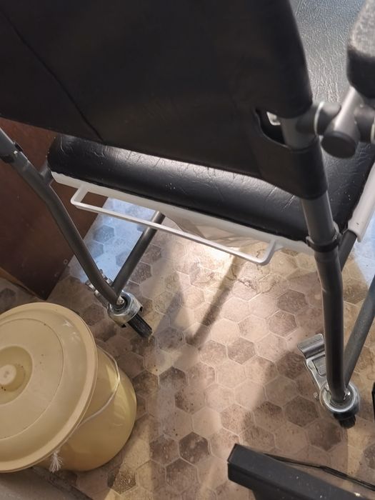 Подвижен тоалетен стол, инвалидна количка