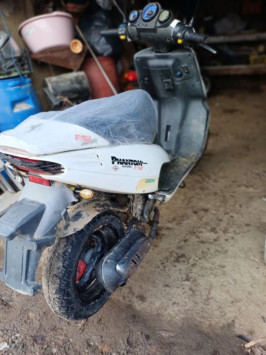 Vand scuter malaguti f 12  de 50 cc  răcire pe aer