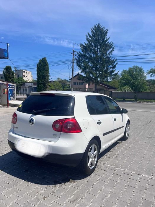 Vând An 2008 golf V