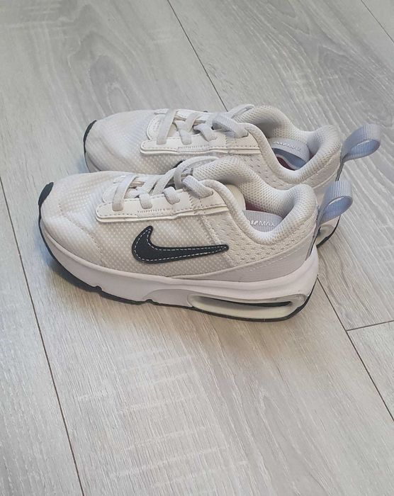 Adidasi copii nike marimea 26