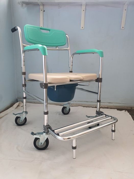 Scaun mobil cu toaletă,nou,nefolosit!