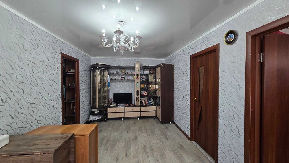 4комнатная квартира, р-н 1000 мелочей