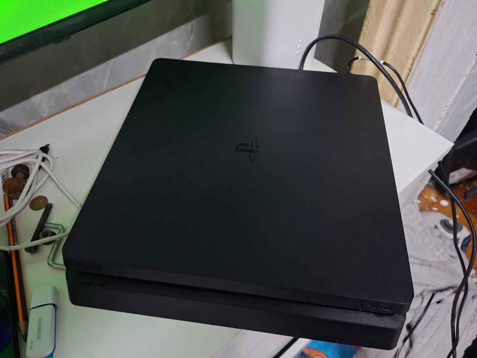 Продам PS4 Slim 1TB