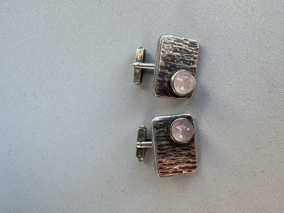 Butoni din argint si cuart roz