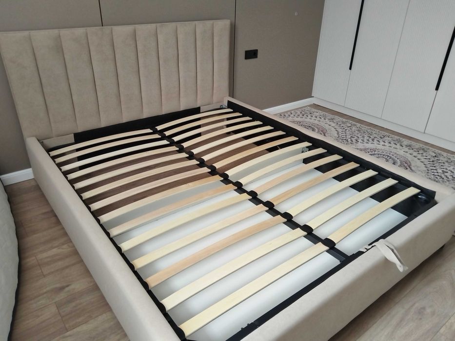 Продам двуспальную кровать