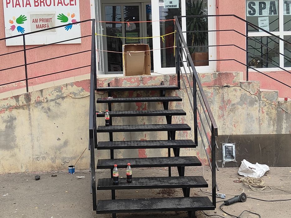 Fac balustrazi trepte din fer garduri porți etc