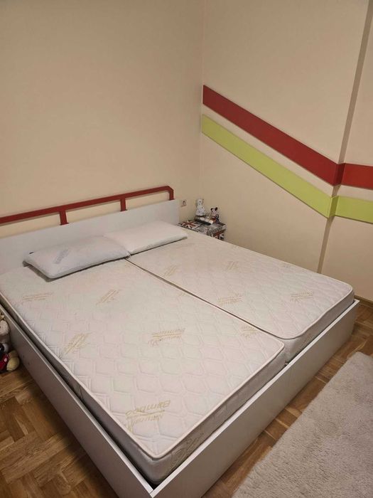 Продажба на спалня с матраци и подматрачна рамка