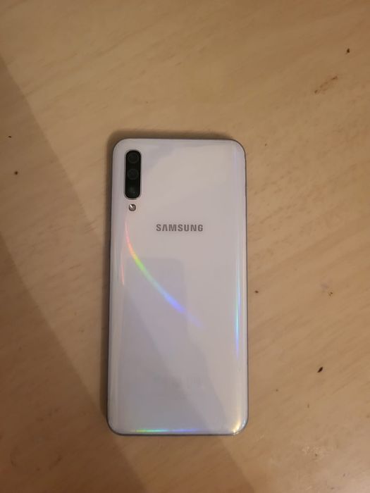 Срочно продаю:самсунг а50