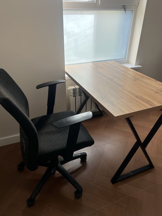 Срочно продается офисные столы и стулья