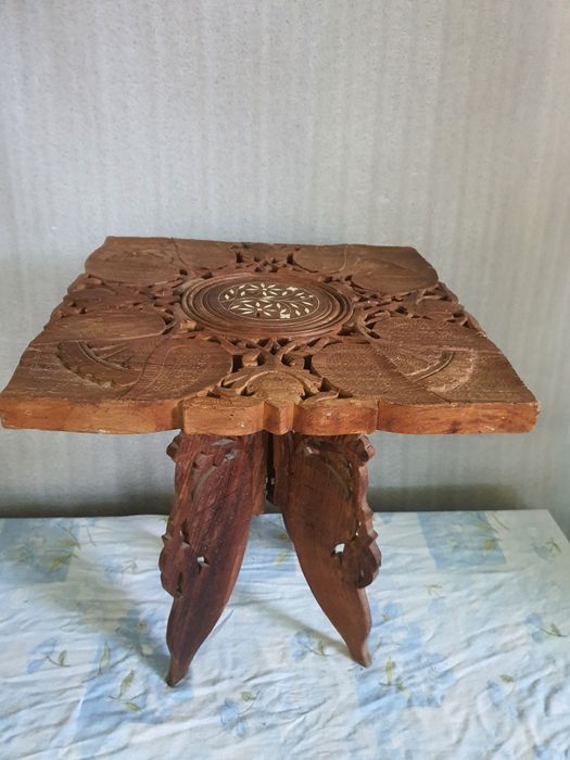 Столик красное дерево Индия