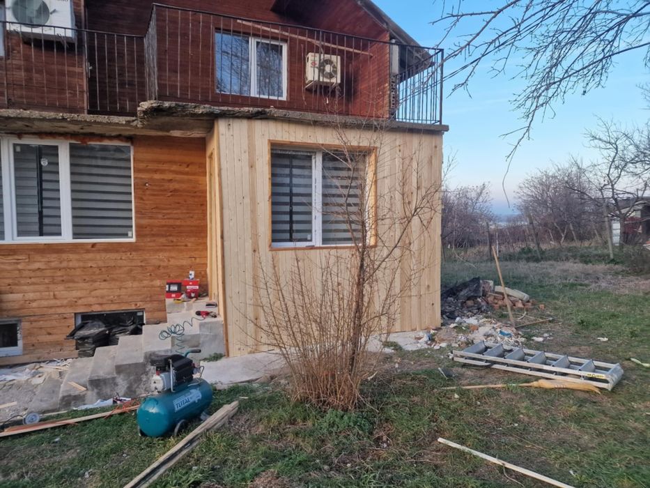 Продава се къща до старческия дом