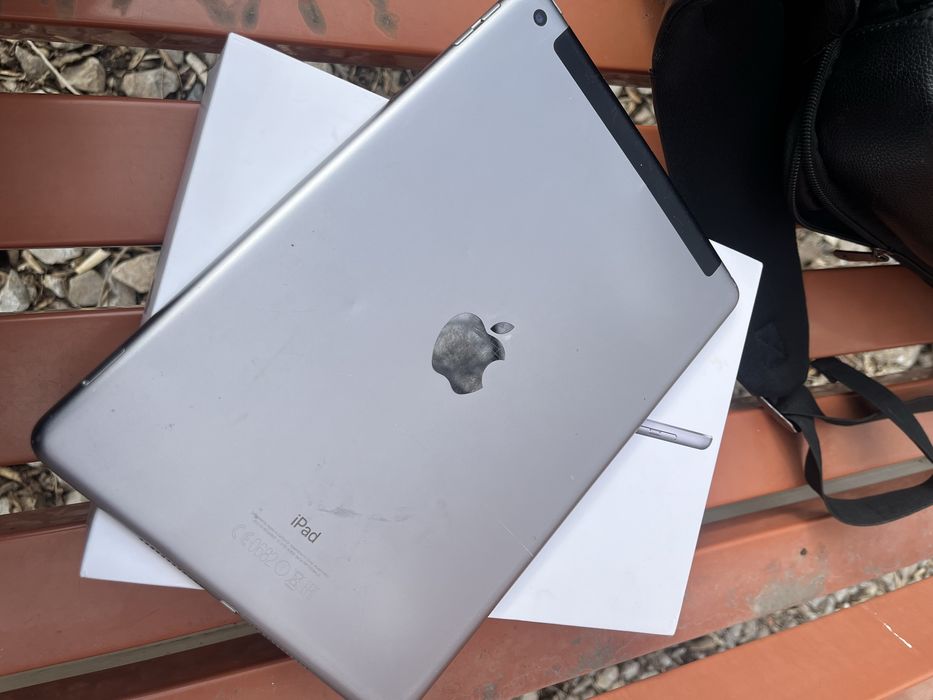 iPad и ноутбук Lenovo