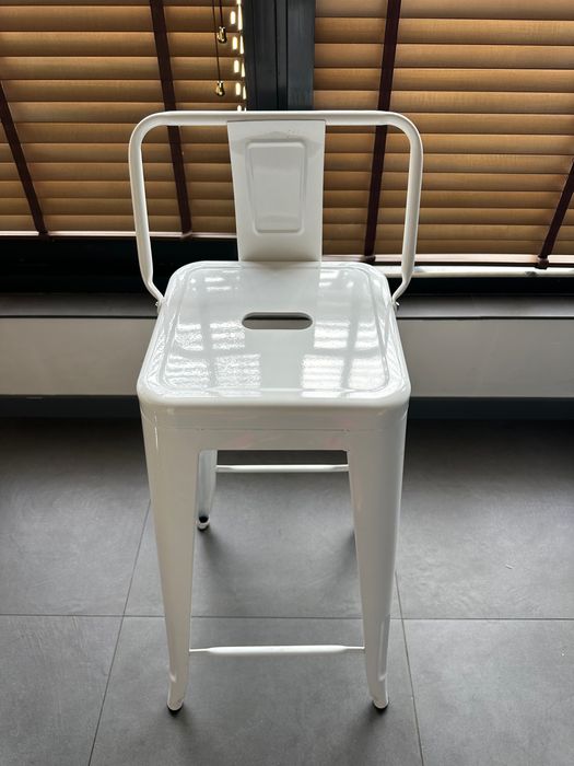 Бял Метален Бар Стол с облегалка