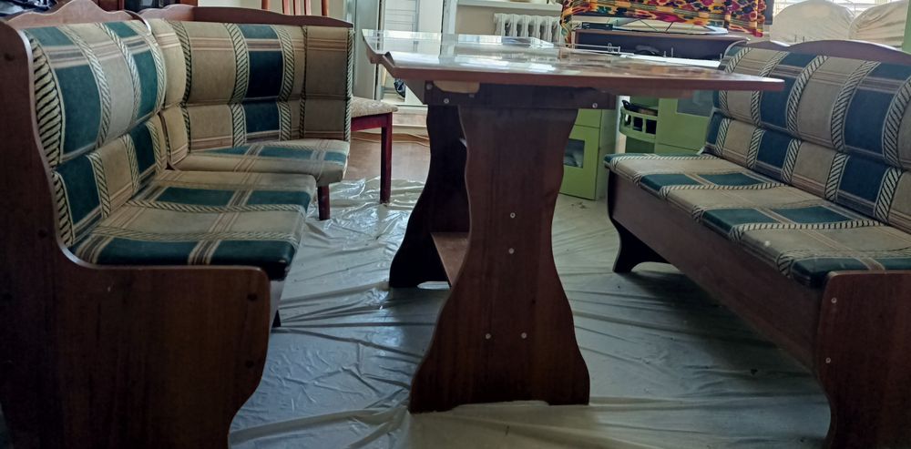 Продам кухонный стол