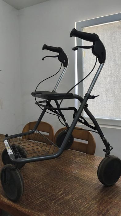 Проходилка-ролатор