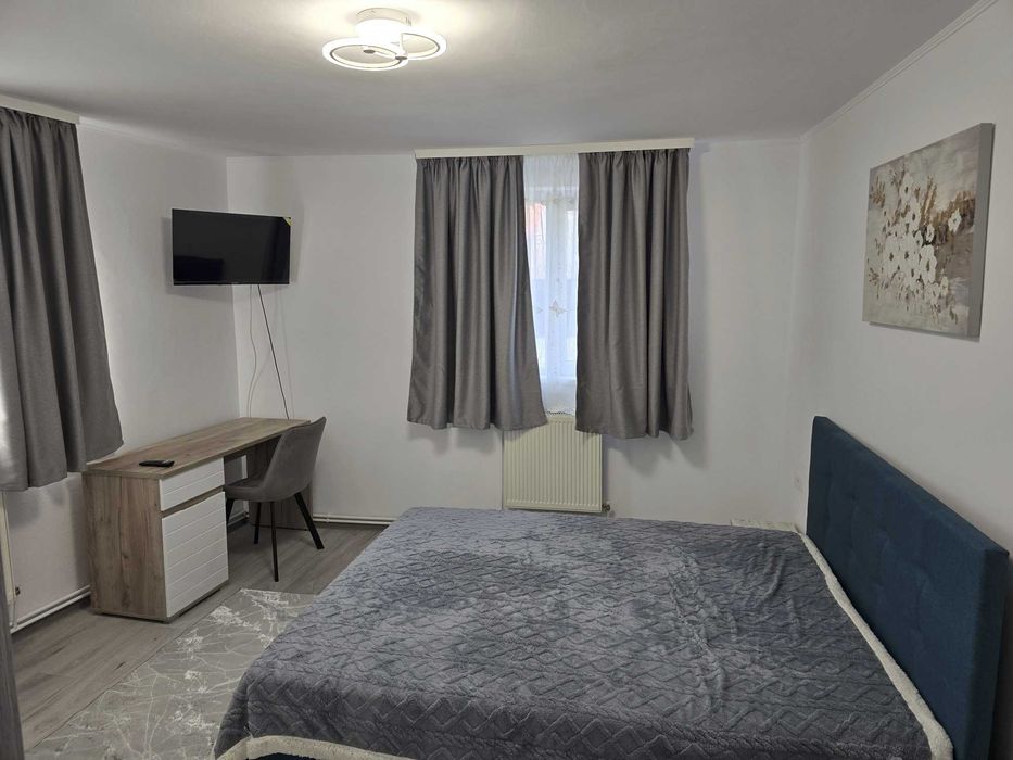 Apartament 3 camere situat la casă, Renovat, 2 Băi, Parcare, Pretabil 2 Studenți/Studente