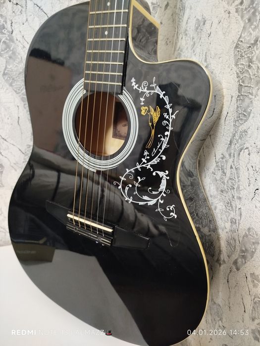 Продам гитару(акустика)