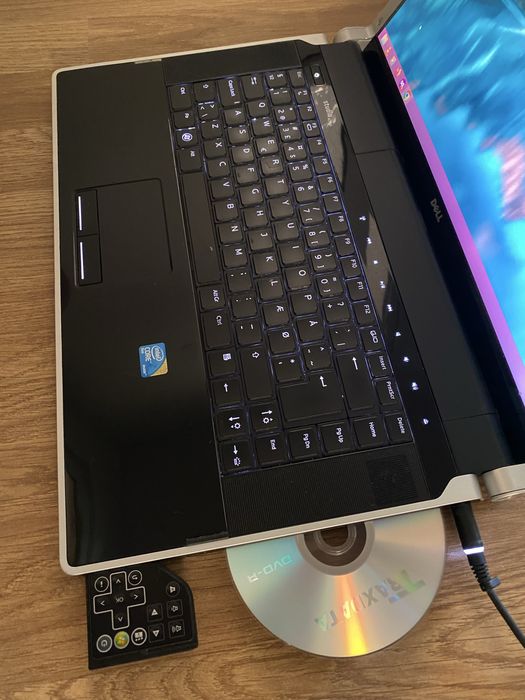 Laptop Dell cu telecomandă,Tastatură luminată,Display 15,6 inch led,6gb ram ddr3,500gb memorie.Trimit prin curier.