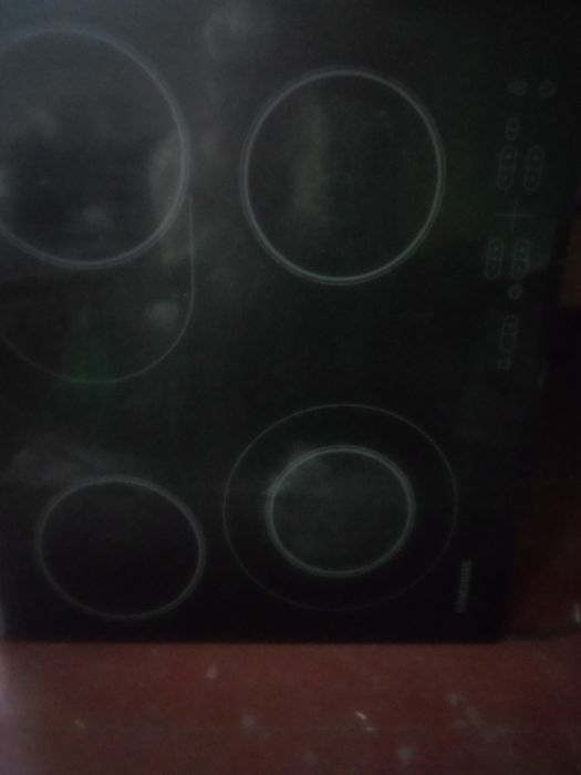 Продам электроплиту стеклянная панель Самсунг бу полностью исправная