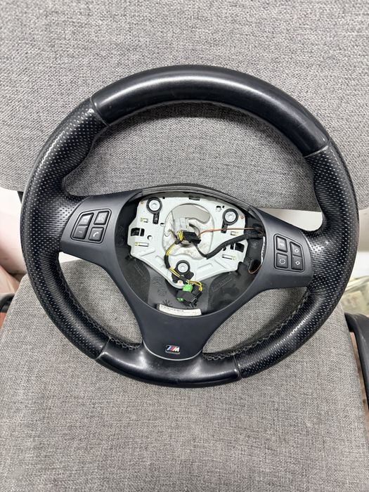 Volan m pachet bmw e90 e91 e92 e93 e87 e81 e82 e88 e84
