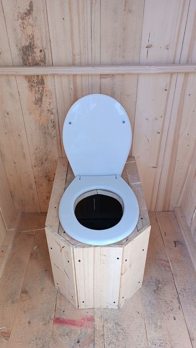 Уличный туалет разного вида