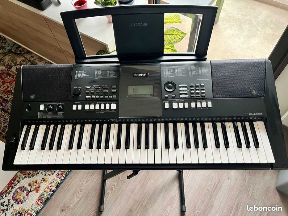 Orga / Pian / Ritmuri / Sounds / YAMAHA PSR E423