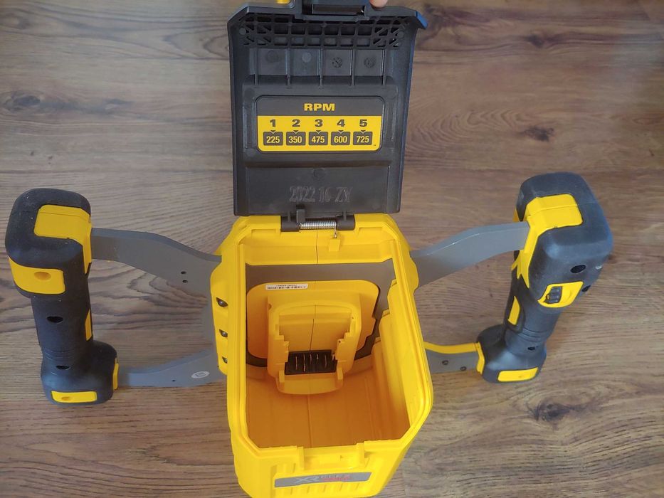 Продам аккумуляторный миксер DeWALT DCD240