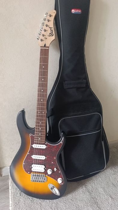 Продаётся гитара сорт в хорошем состоянии