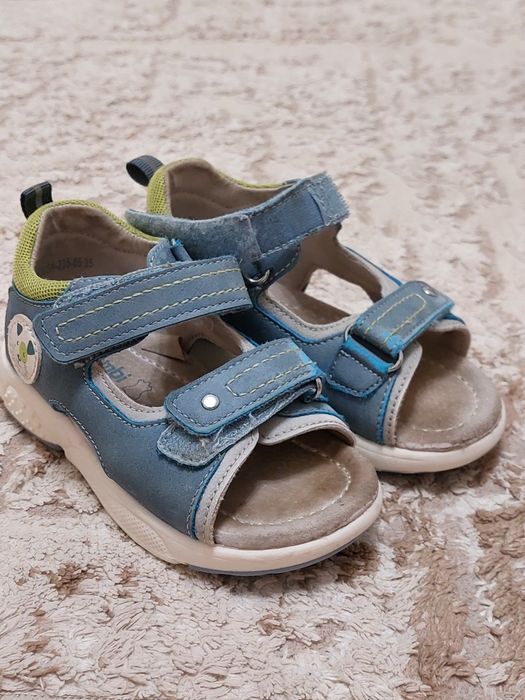 Продам сандали для мальчика