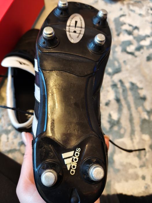 Adidași fotbal cu crampoane mărime 36