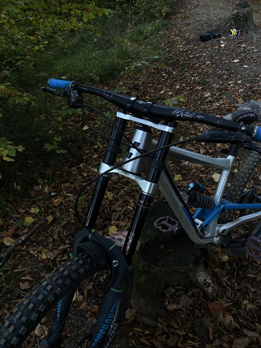 Bicicleta Downhill Cube Hanzz